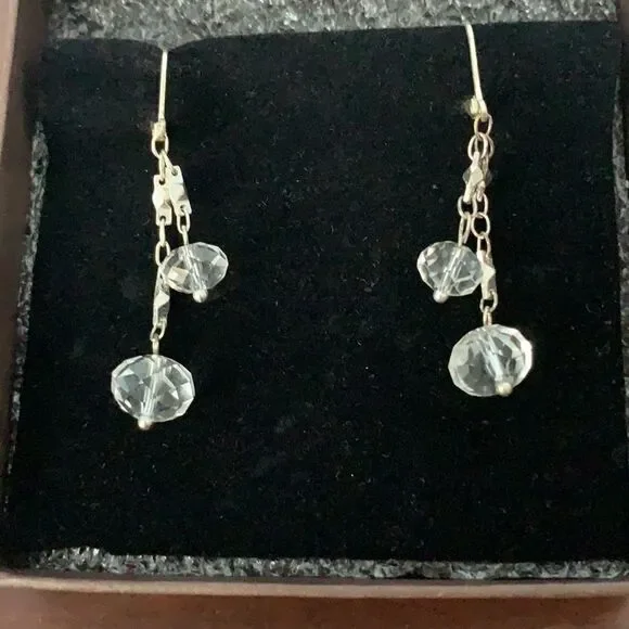 Crystal lever back dangle earrings - Picture 3 of 4